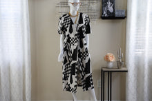 Very Abstract Blk/Wht Dress (Size 8)